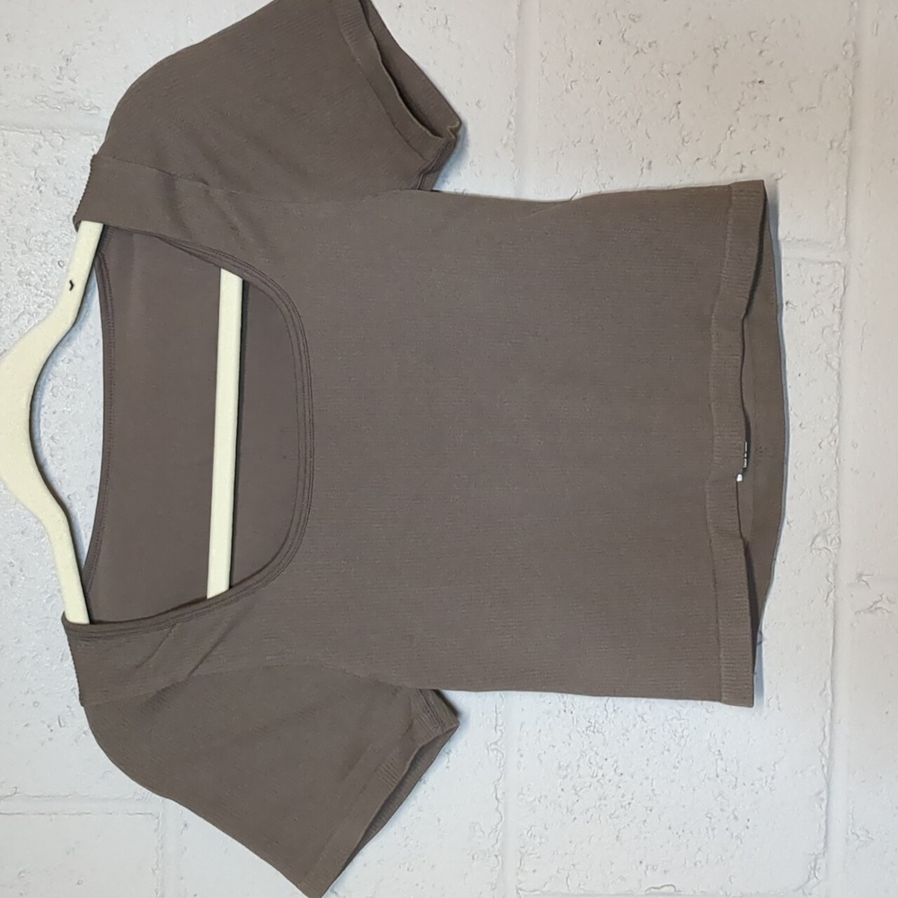 Women's Seamless Ribbed Spandex Scoop Neck Cropped Tee Bundle Size Large NWOT - Picture 4 of 6